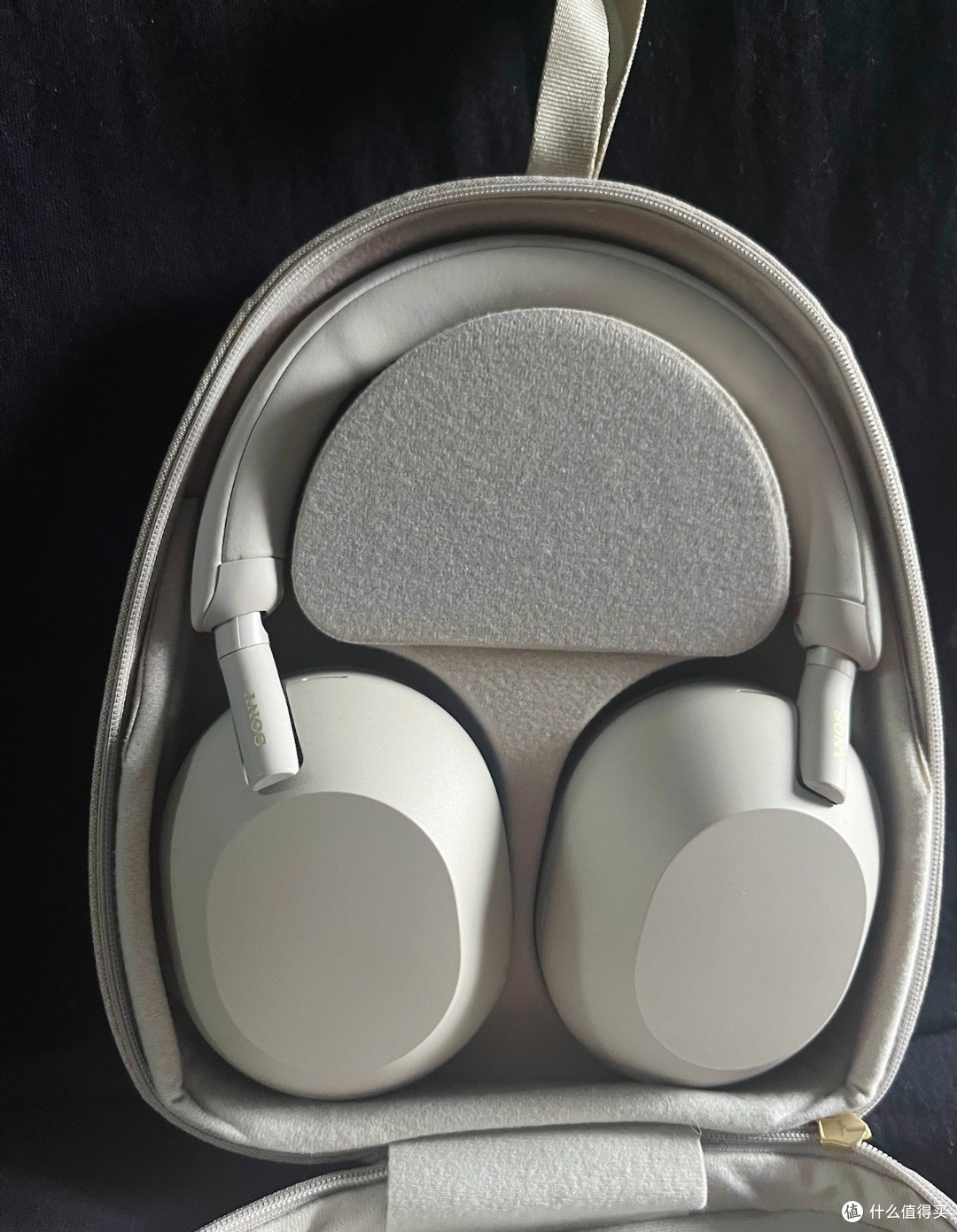 索尼WH-1000XM5:清晰音质,舒适降噪