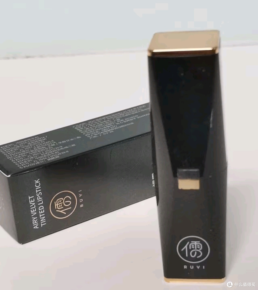 儒意口红,素颜救星,持久不掉色。超喜欢。