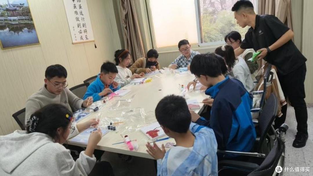 苏州三六六青少年 DIY 肌理画小课堂：释放创意，绽放个性