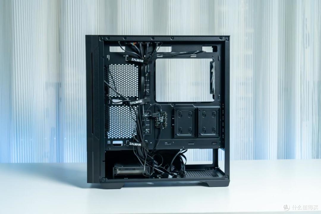 DIY进化论：zalman思民 Z10 DS机箱让你的主机学会「变脸」