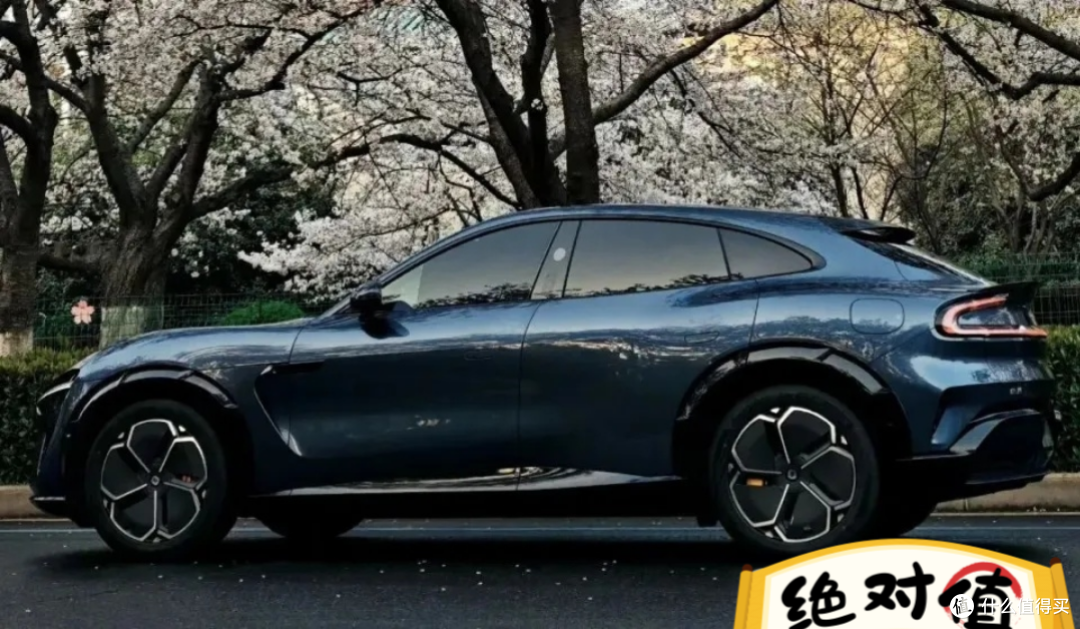 年轻人的第二辆车，就选它了，小米YU7