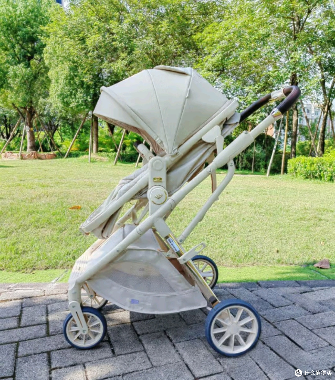 唯乐宝轻灵婴儿推车,新手爸妈闭眼入超棒。