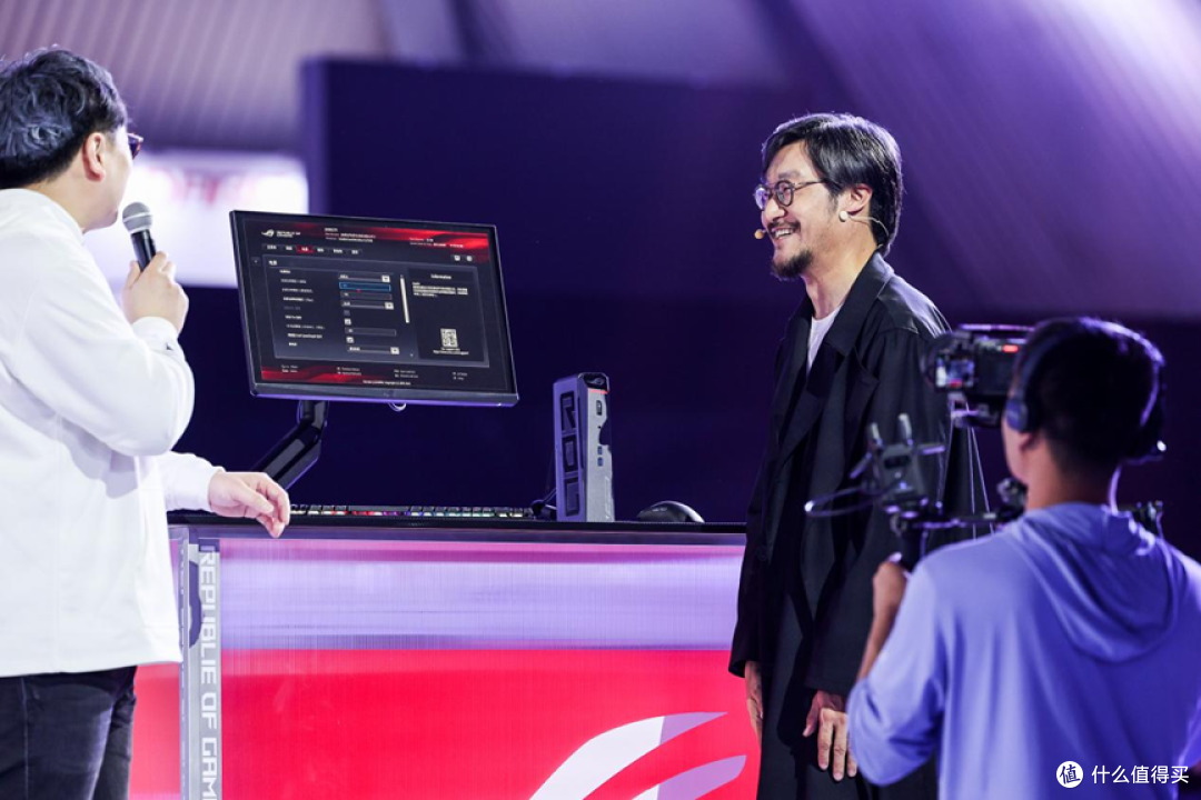 ROG 2025新品发布会震撼来袭!全新电竞显示器梦幻登场!