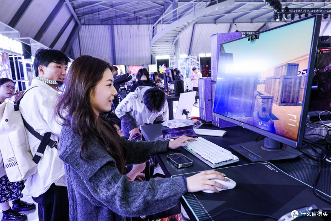 ROG 2025新品发布会震撼来袭!全新电竞显示器梦幻登场!