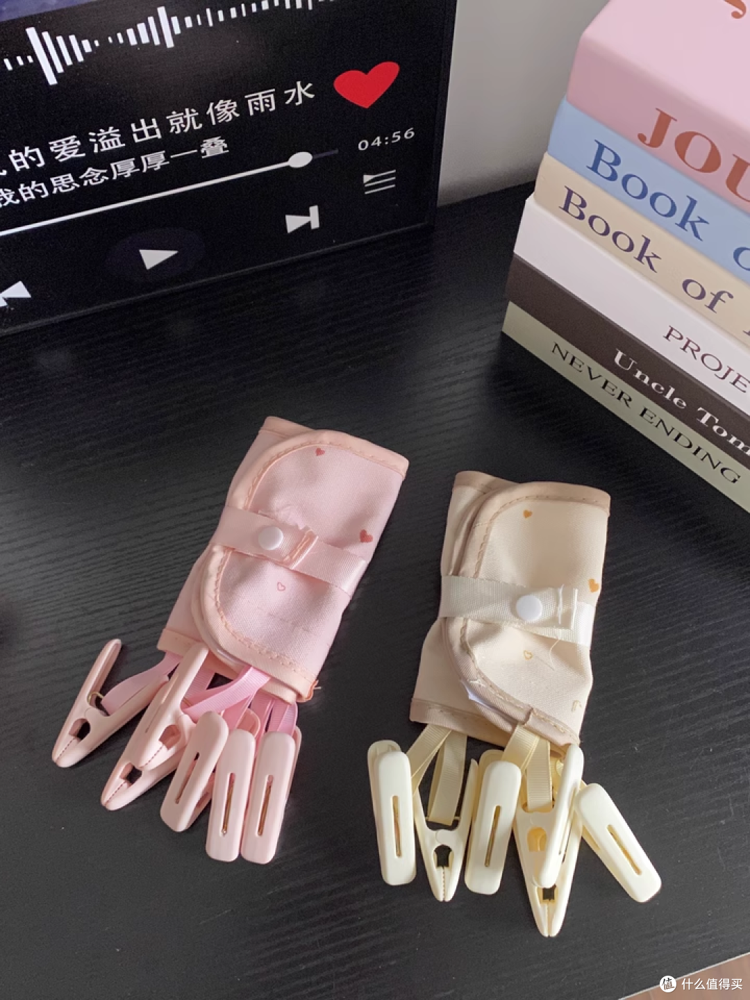 清明出行必备！折叠衣架解决晾衣大难题​