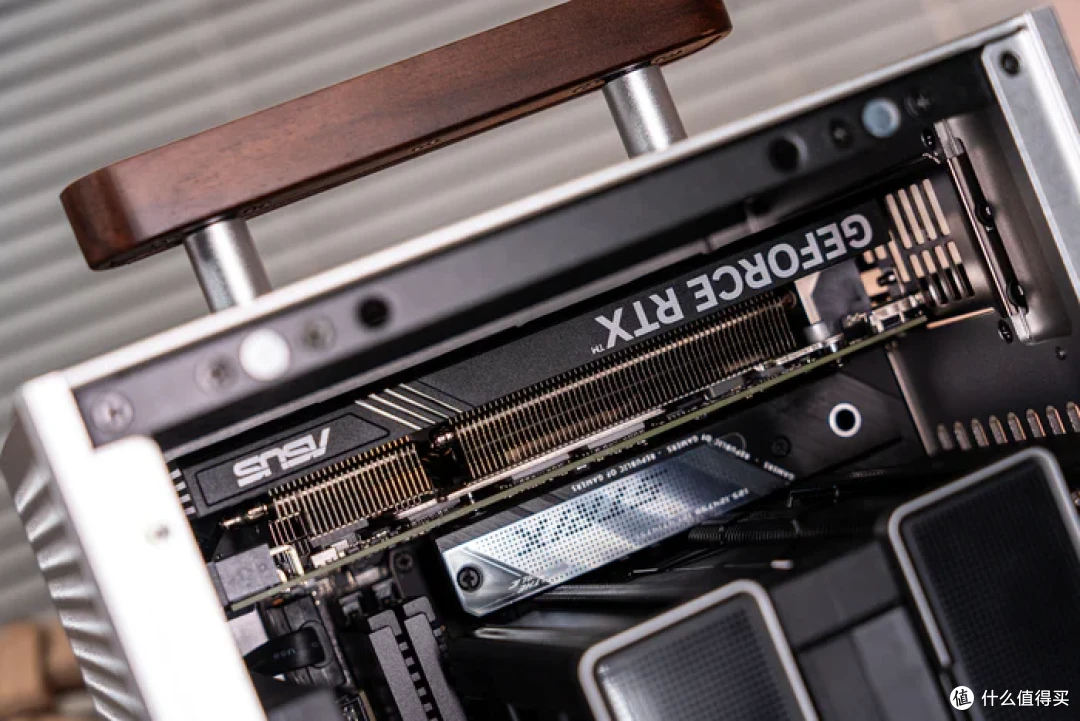轻奢小家具——乔思伯T6+ROG STRIX X670E-I +ASUS4060LP装机分享