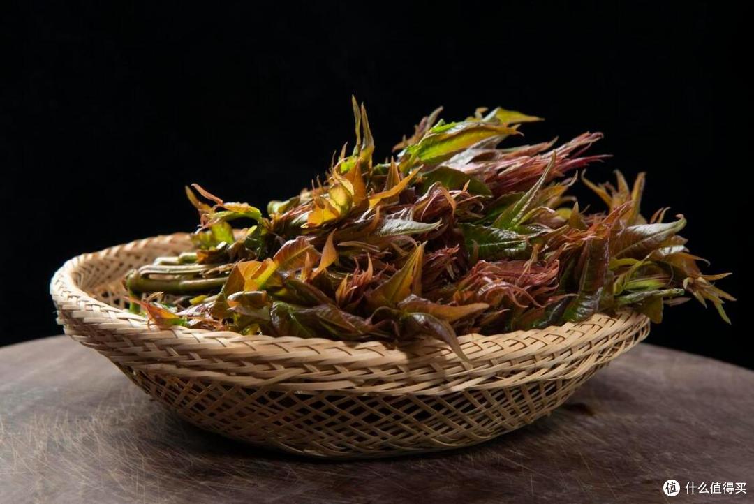买香椿时,要“红叶”还是“绿叶”?菜农:差别挺大,别买错了!