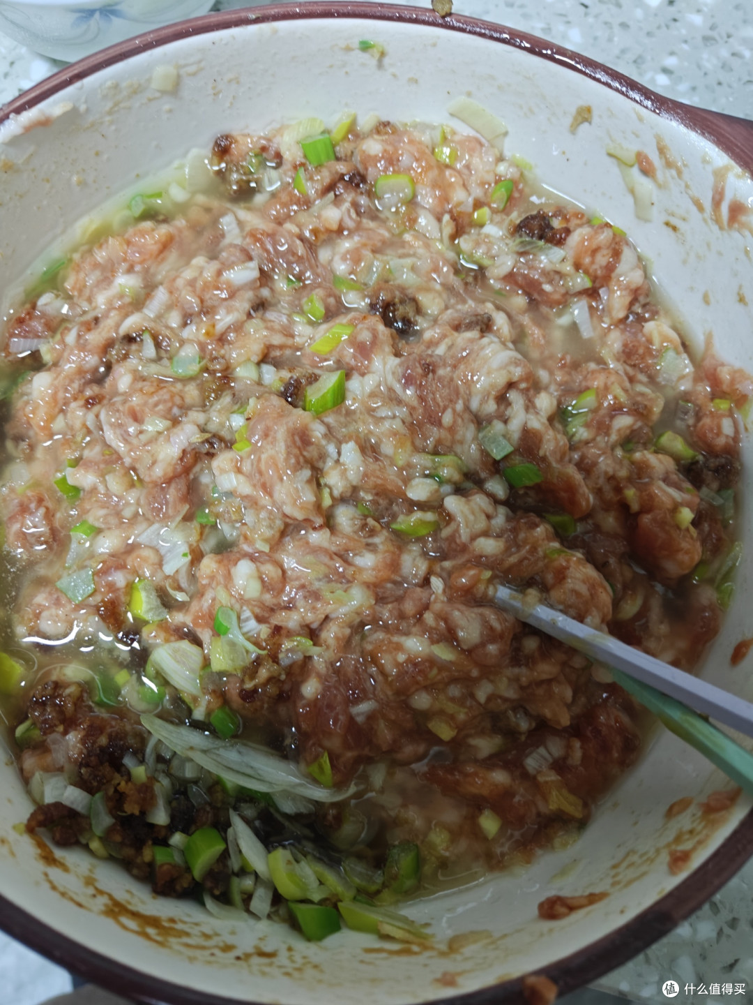 春日里的酸菜饺子香,超好吃。