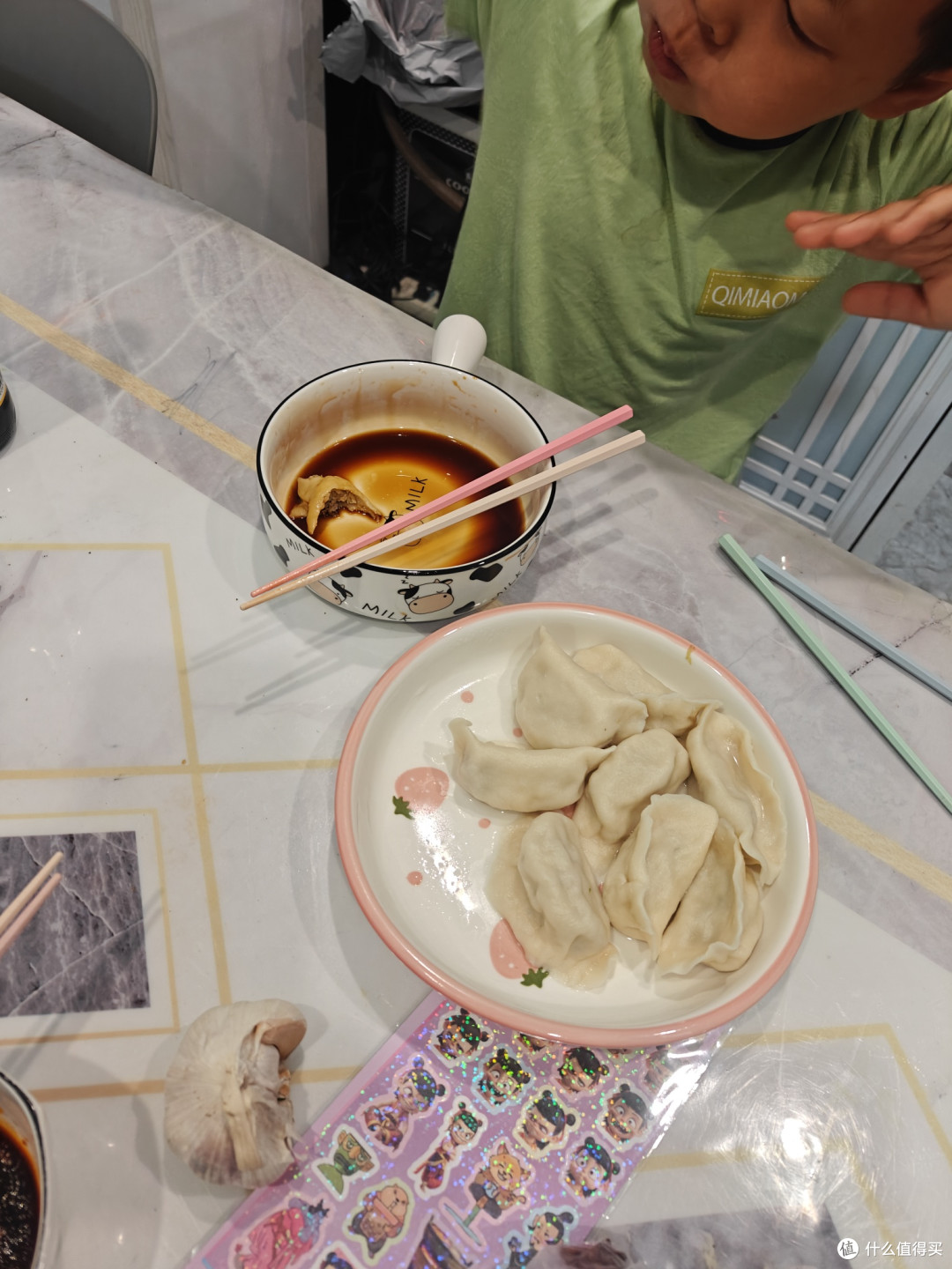 春日里的酸菜饺子香,超好吃。