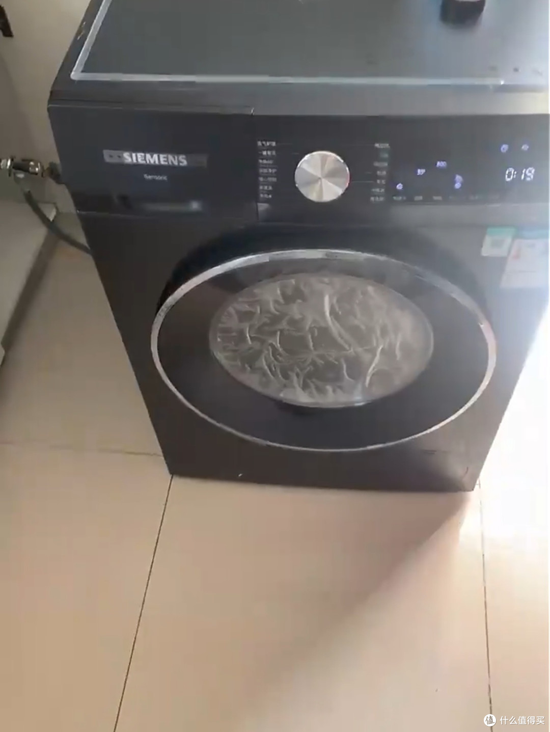 西门子iQ300滚筒洗衣机:智能除渍,强效除螨,让洗衣更省心