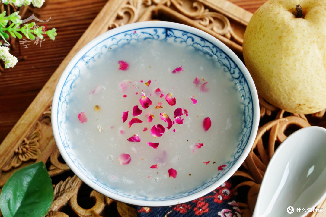 大风天很干燥,提醒:4多吃,3少吃,用食物锁住水分,让身体解渴