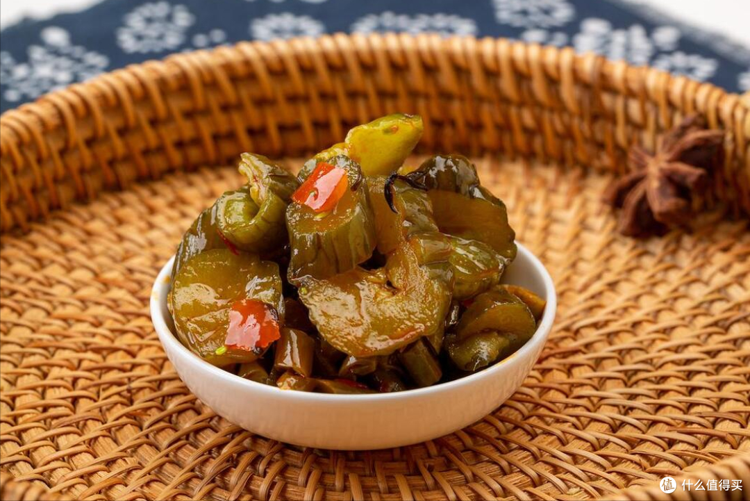 大风天很干燥,提醒:4多吃,3少吃,用食物锁住水分,让身体解渴