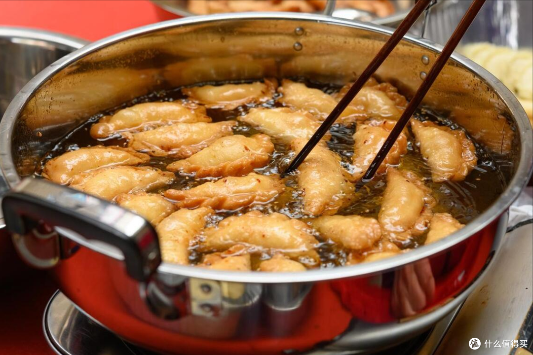 大风天很干燥,提醒:4多吃,3少吃,用食物锁住水分,让身体解渴