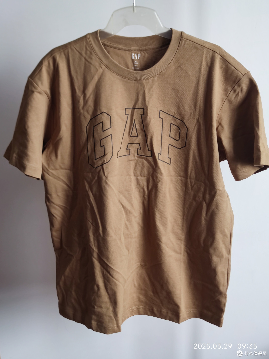 你喜欢穿胸前带有大字母LOGO的衣服吗?