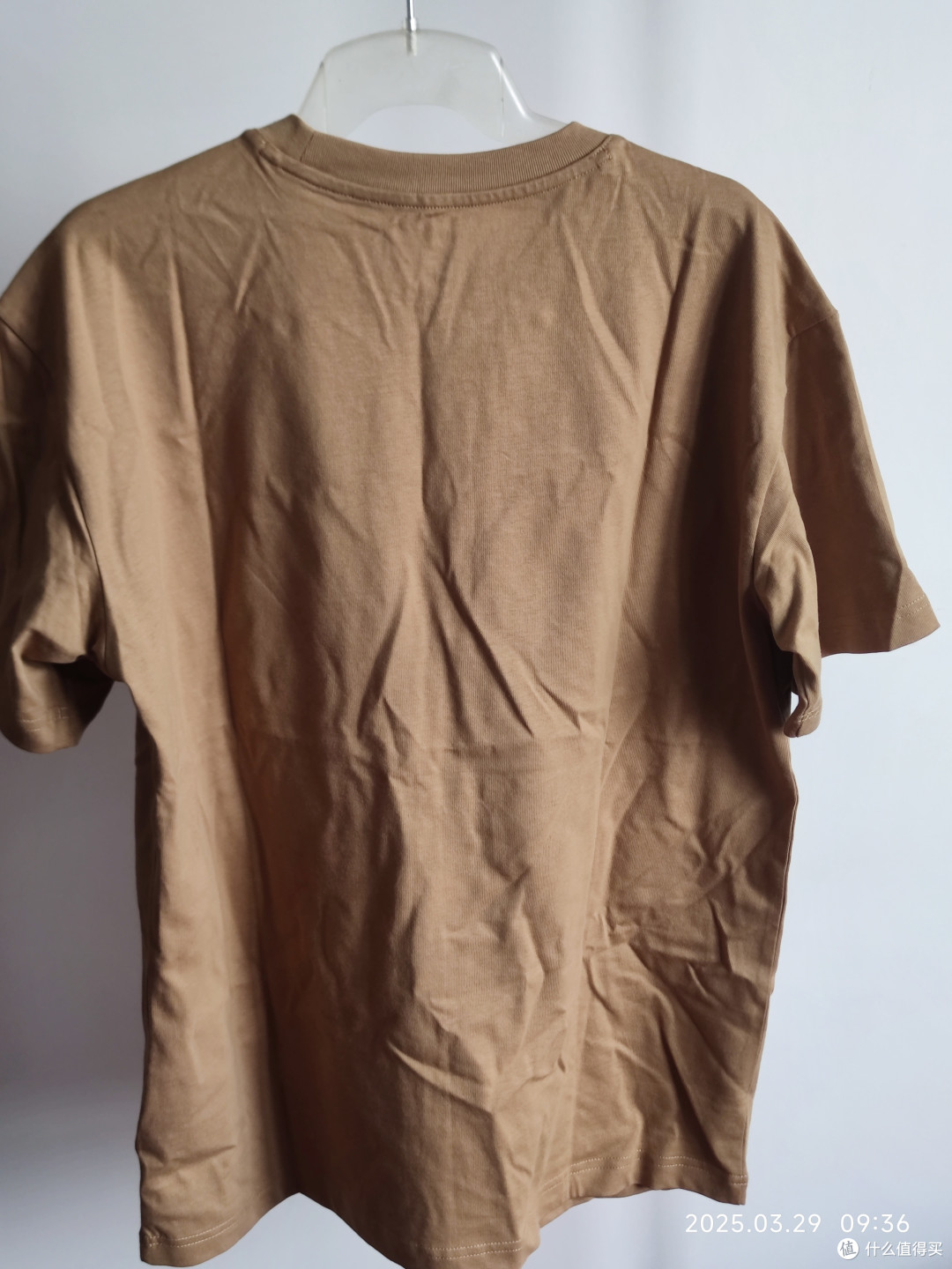 你喜欢穿胸前带有大字母LOGO的衣服吗?