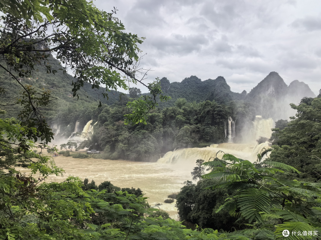 中越边境的壮丽瀑布之旅