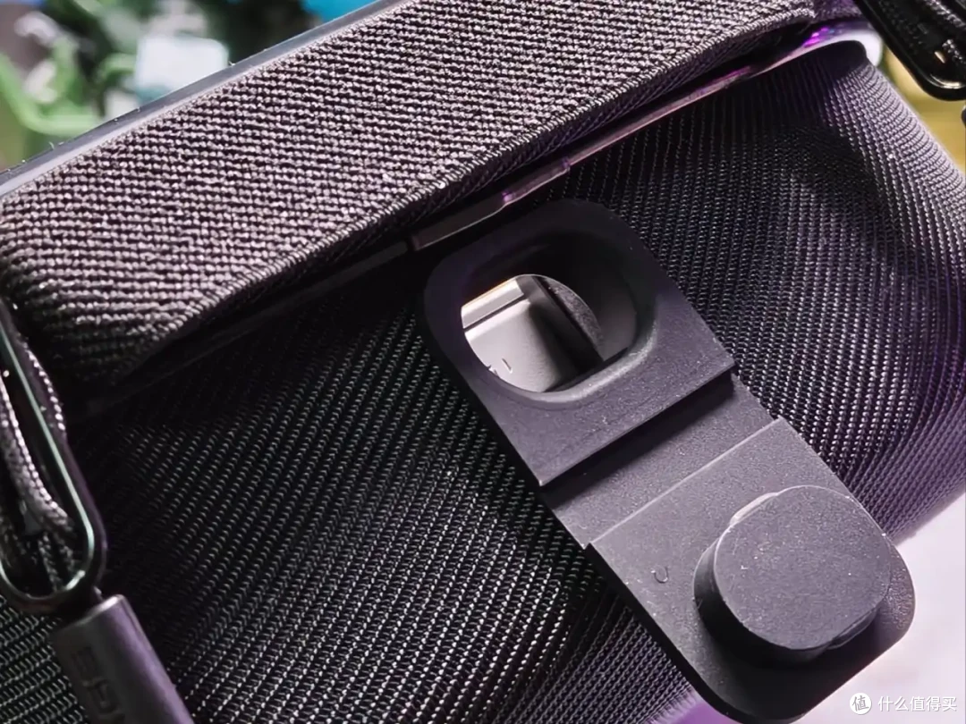 VANTAGE晶透款手柄收纳包：游戏玩家的移动安全屋