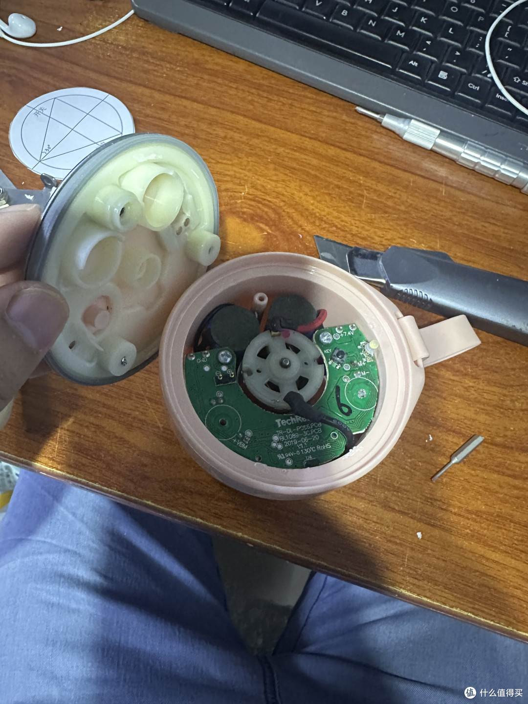 撬开后是这样的。