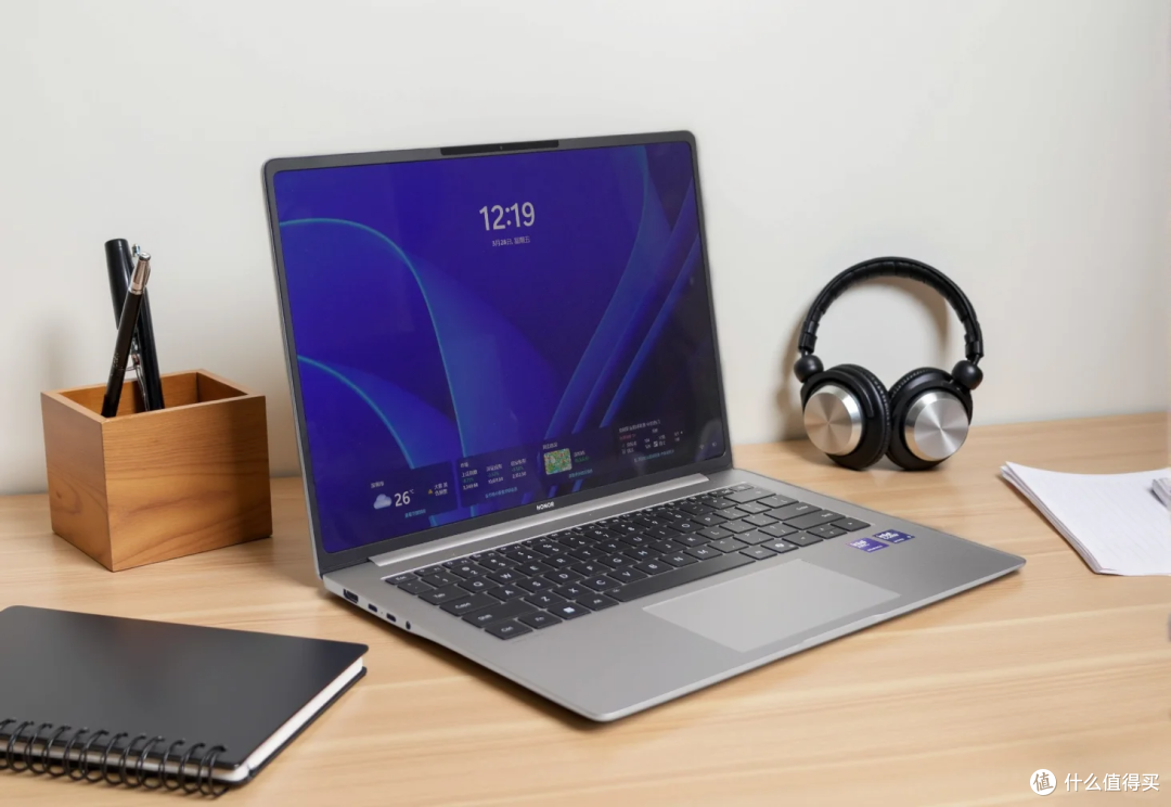 我的 2025 办公 “神搭子”：荣耀 MagicBook Pro14