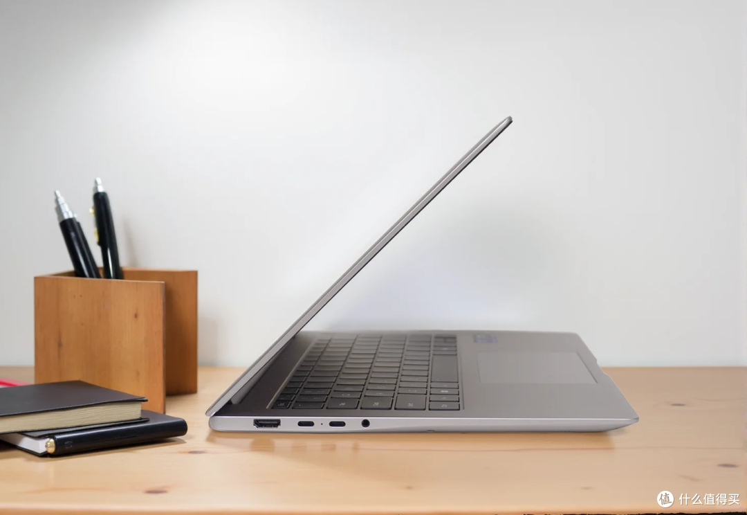我的 2025 办公 “神搭子”：荣耀 MagicBook Pro14