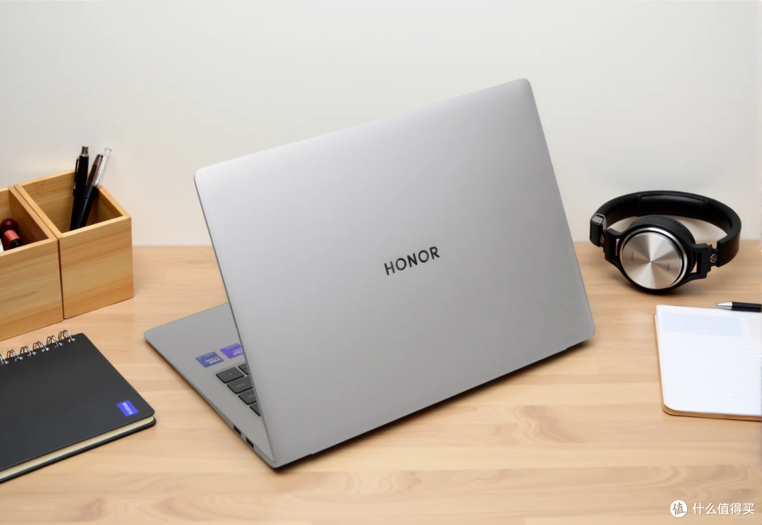 我的 2025 办公 “神搭子”：荣耀 MagicBook Pro14