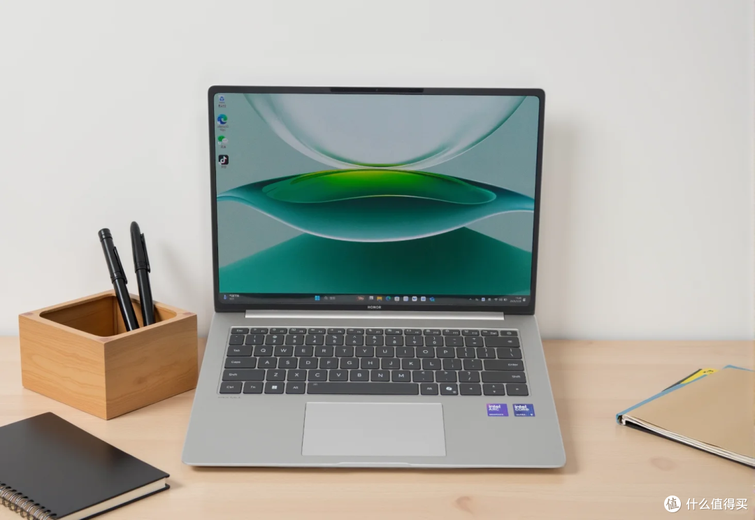 我的 2025 办公 “神搭子”：荣耀 MagicBook Pro14