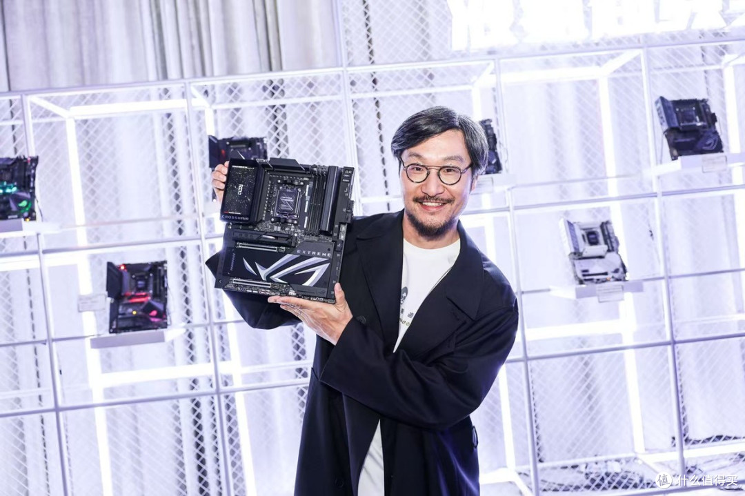 湘聚金字塔!华硕主板引爆ROG DAY 2025信仰狂欢
