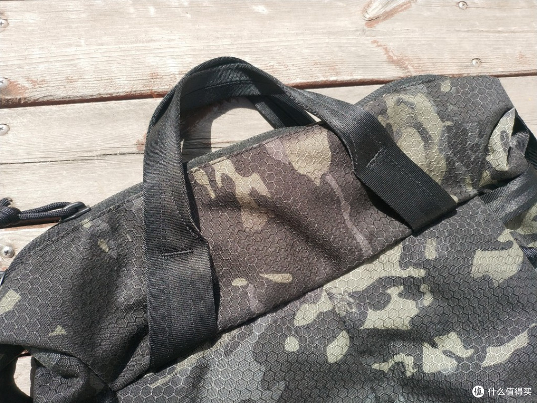 探索无界,重塑出行装备典范:MAXGEAR 打击者托特两用背包