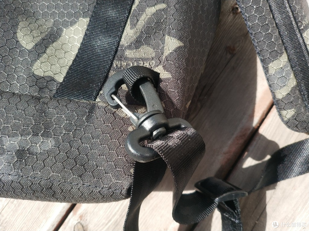探索无界,重塑出行装备典范:MAXGEAR 打击者托特两用背包