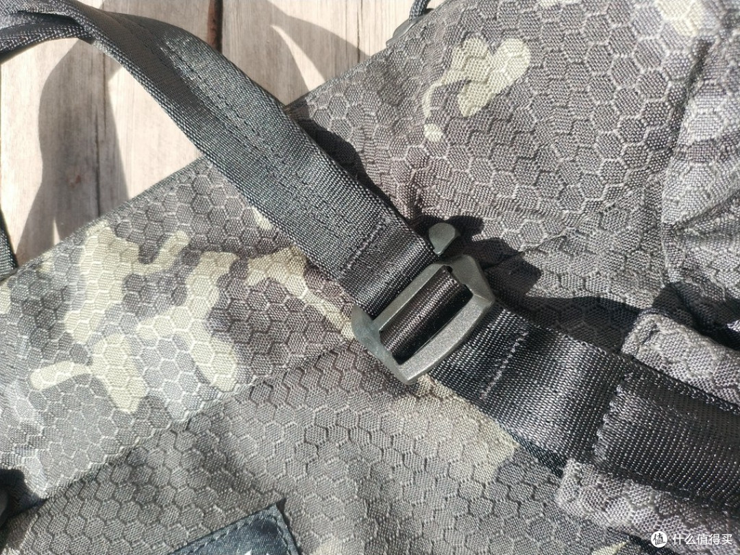 探索无界,重塑出行装备典范:MAXGEAR 打击者托特两用背包