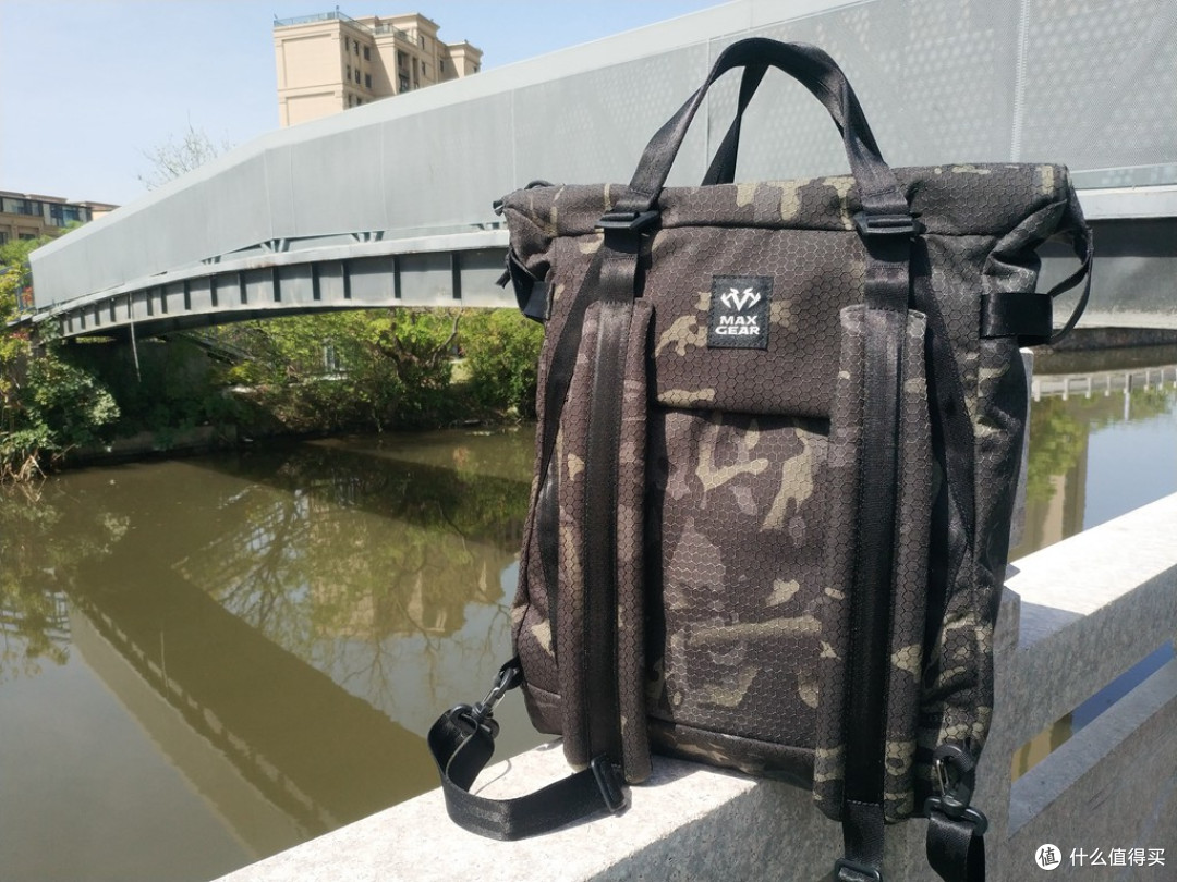 探索无界,重塑出行装备典范:MAXGEAR 打击者托特两用背包