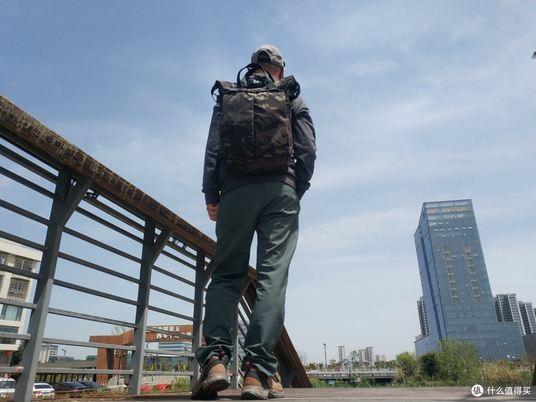 探索无界,重塑出行装备典范:MAXGEAR 打击者托特两用背包