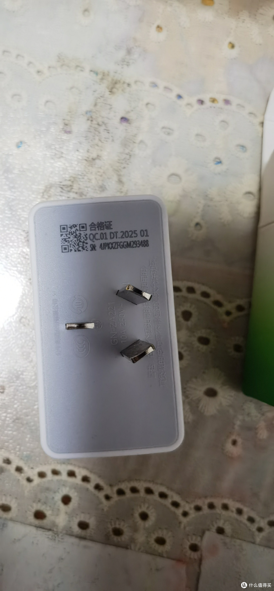 公牛三极迷你一转多——桌面充电的贴心助手