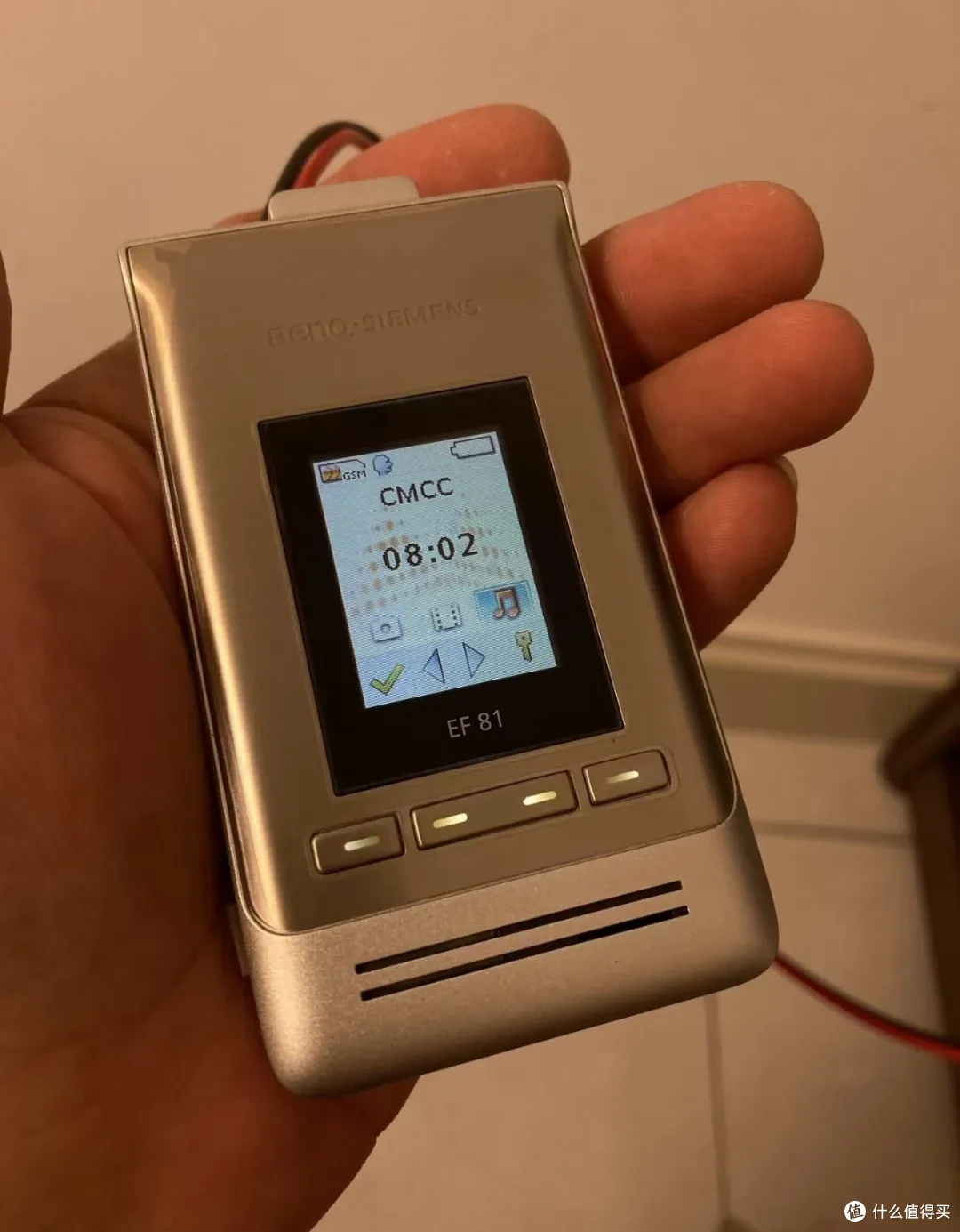 快二十年的金属翻盖手机,闲鱼开价1200元,比大熊猫还少见!