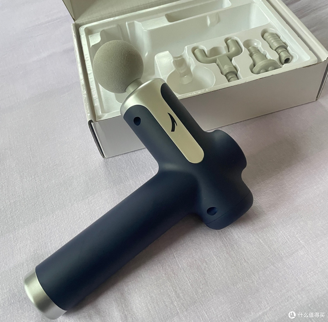 安踏专业级筋膜枪,助力深层肌肉放松!
