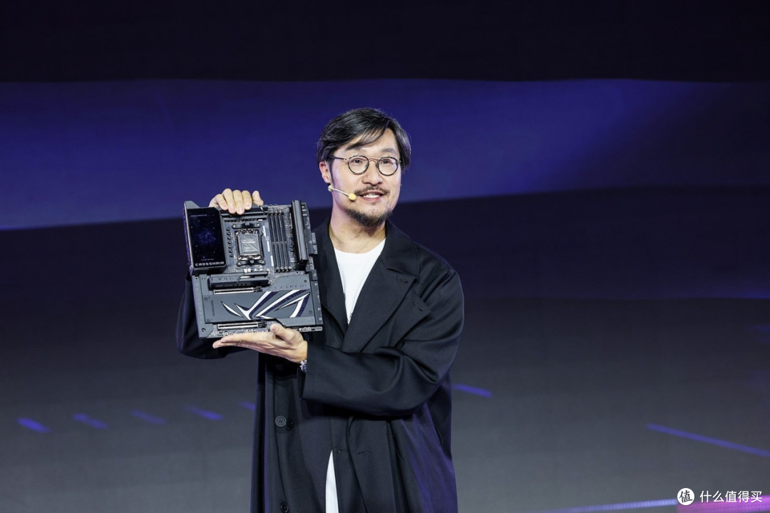ROG DAY 2025：华硕主板新品闪耀，引领电竞主板新潮流