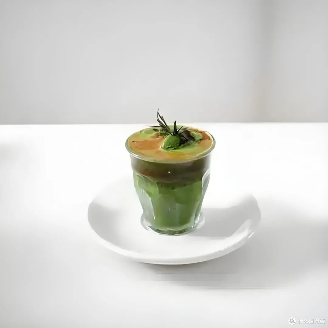 抹茶拿铁：一杯驱散春困的绿意魔法
