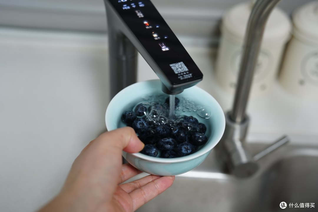 引领新一轮健康饮水革命?卡萨帝黄金矿泉净热一体机拆机测评