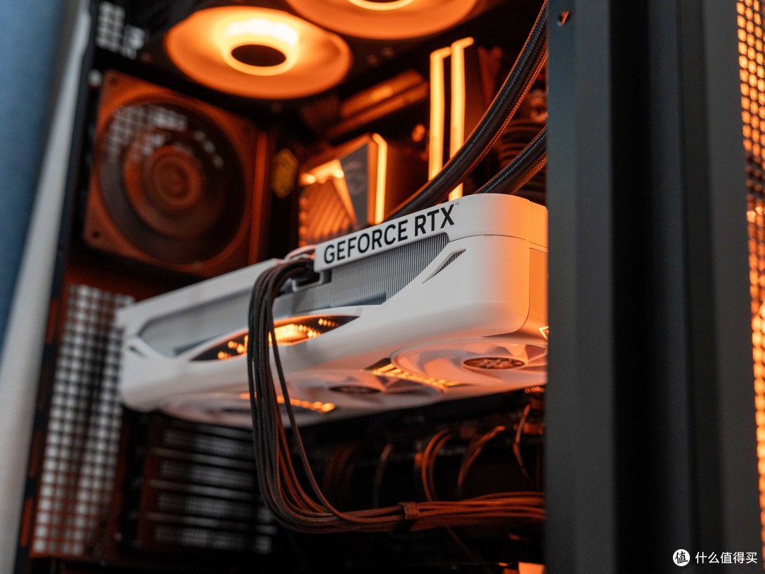 高颜值旗舰理财产品，影驰RTX 5090D星曜LunaOC显卡测评
