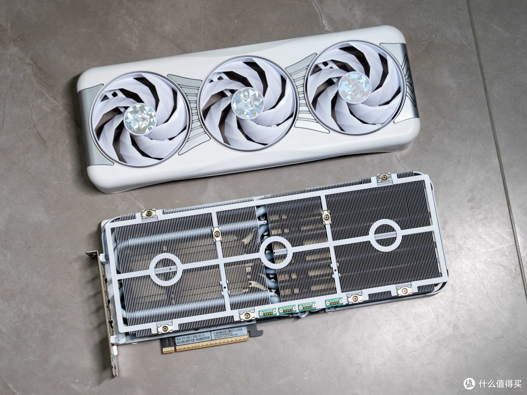 高颜值旗舰理财产品，影驰RTX 5090D星曜LunaOC显卡测评