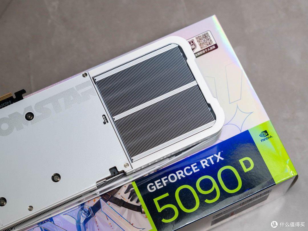 高颜值旗舰理财产品，影驰RTX 5090D星曜LunaOC显卡测评