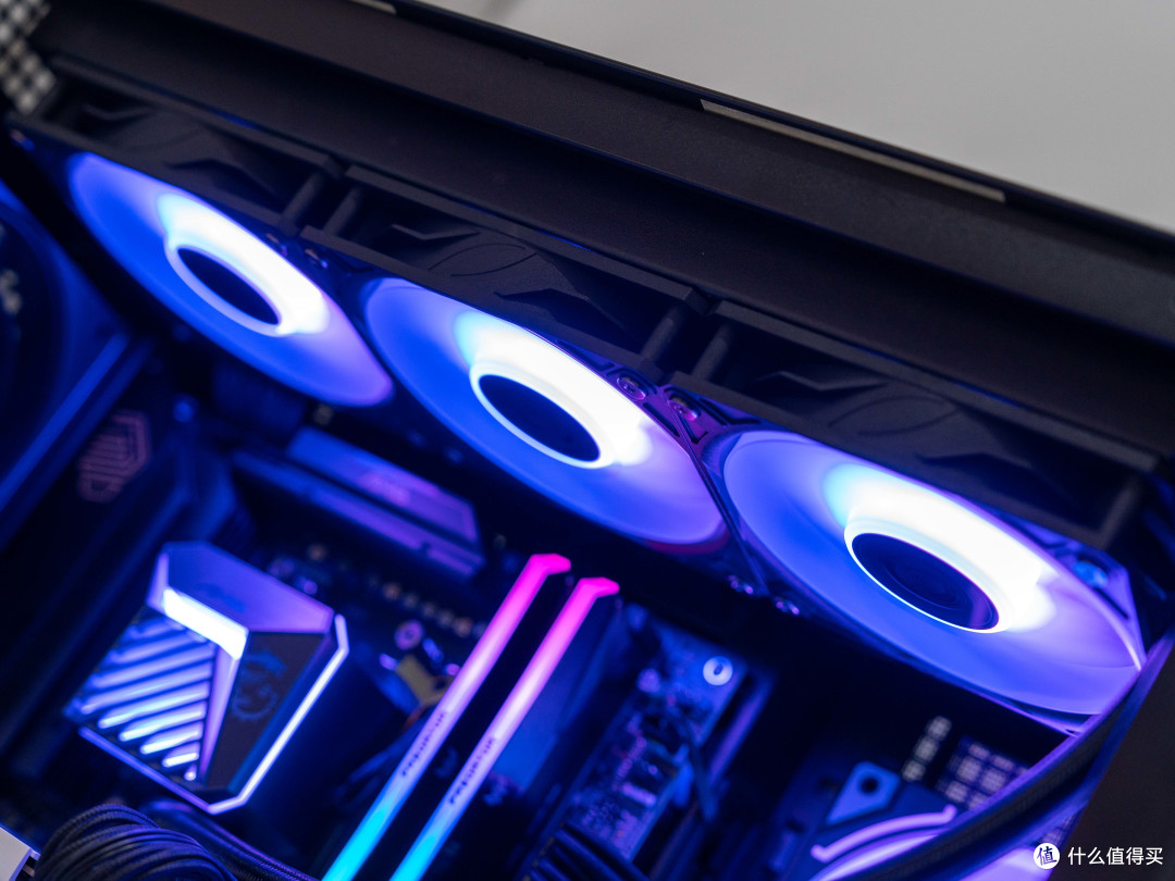 高颜值旗舰理财产品，影驰RTX 5090D星曜LunaOC显卡测评