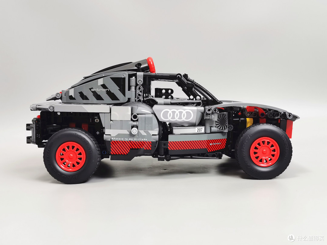阿布扎比沙漠挑战赛冠军,星辉 Audi RS Q e-tron深度解析