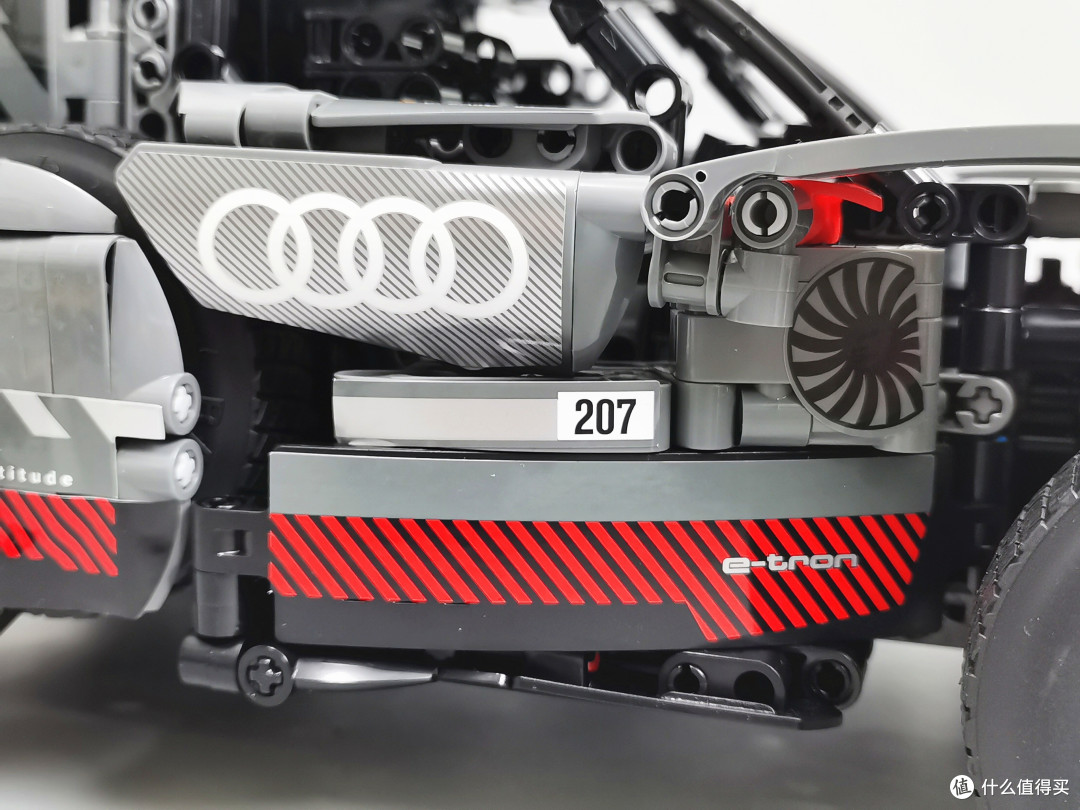 阿布扎比沙漠挑战赛冠军,星辉 Audi RS Q e-tron深度解析
