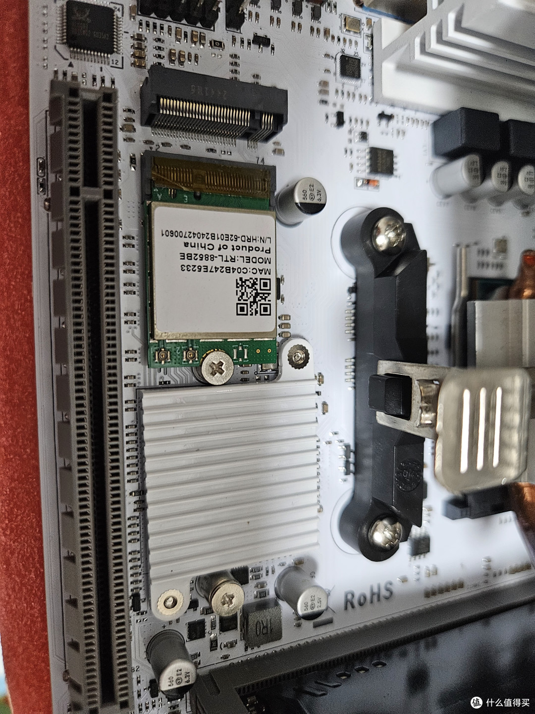 仅售2XX的纯白B450ITX主板-硬件篇