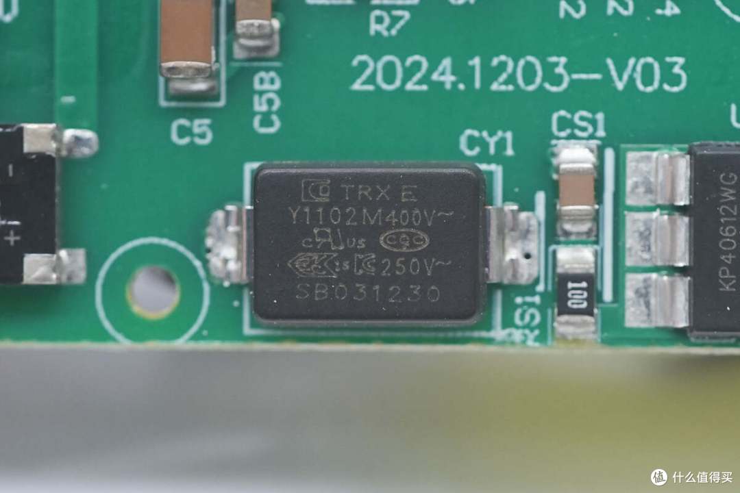 拆解报告：Akiitu爱可途邮差系列7000mAh二合一充电宝AK-PAB7F