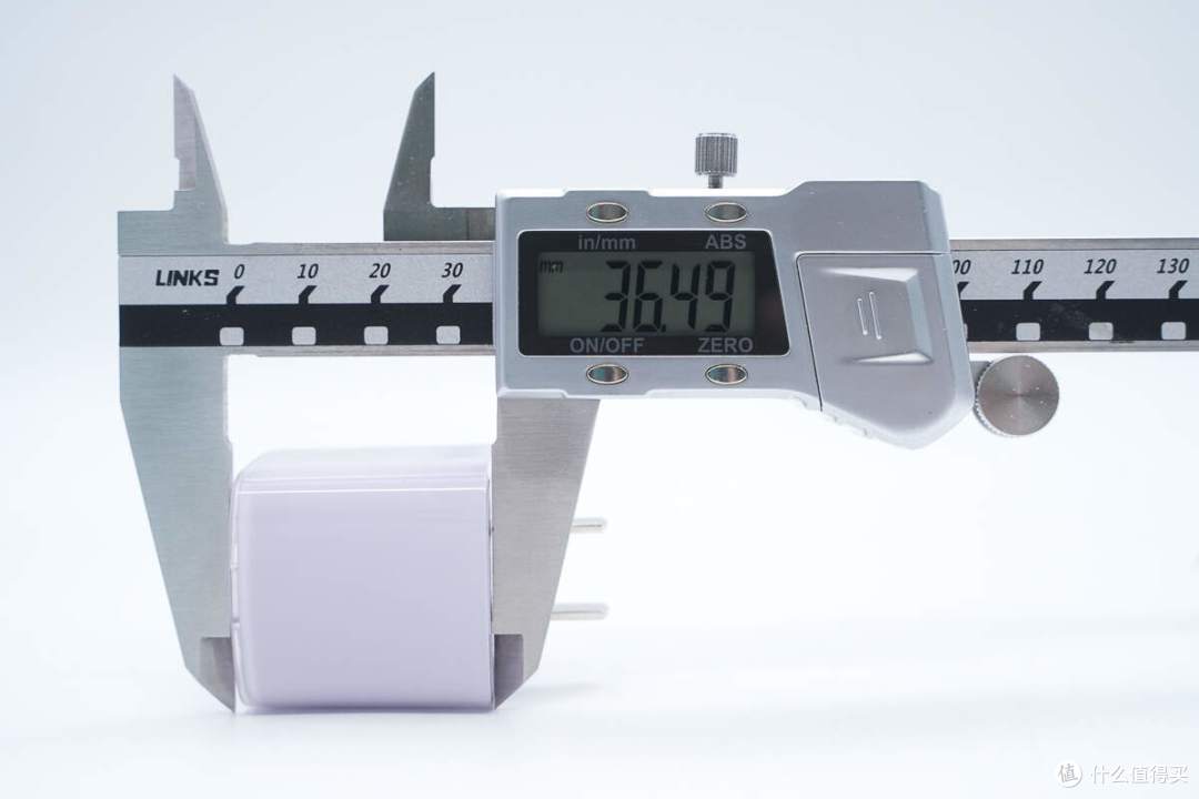 拆解报告：SCUD飞毛腿30W 1A1C大冰块氮化镓充电器