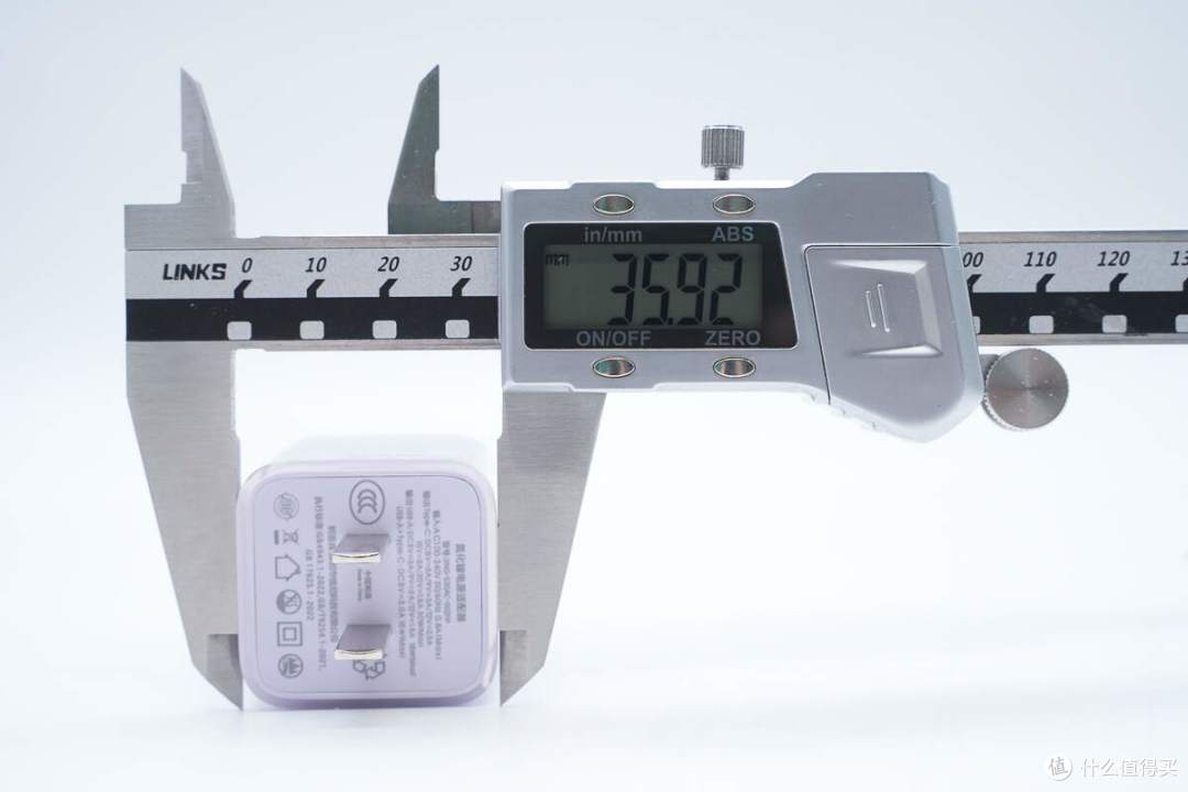 拆解报告：SCUD飞毛腿30W 1A1C大冰块氮化镓充电器