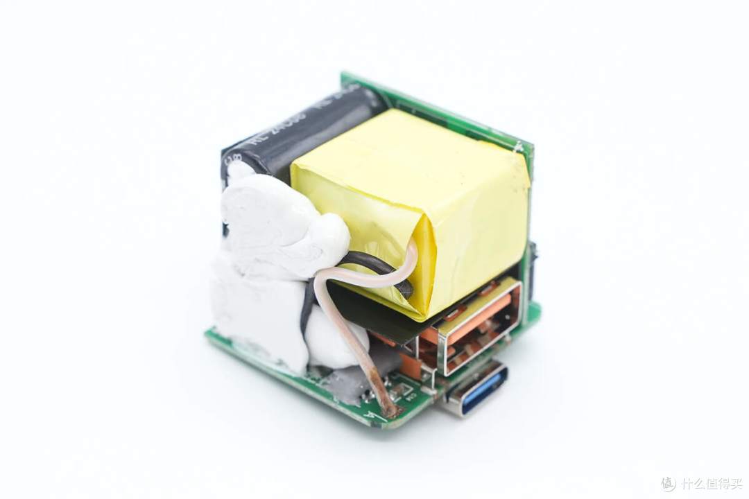 拆解报告：SCUD飞毛腿30W 1A1C大冰块氮化镓充电器