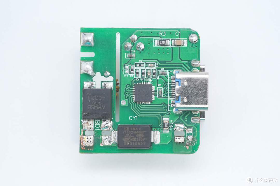 拆解报告：SCUD飞毛腿30W 1A1C大冰块氮化镓充电器